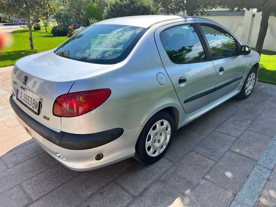 АВТОМОБИЛ Peugeot 206