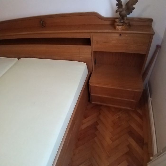 Vând mobilă dormitor saltele noi
