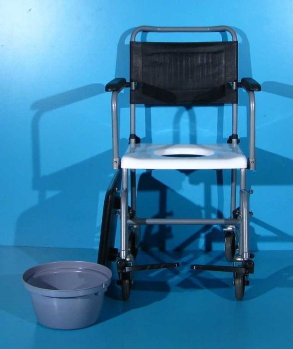 Scaun handicap cu wc si roti  (toaleta) handicap - garantie 12 luni
