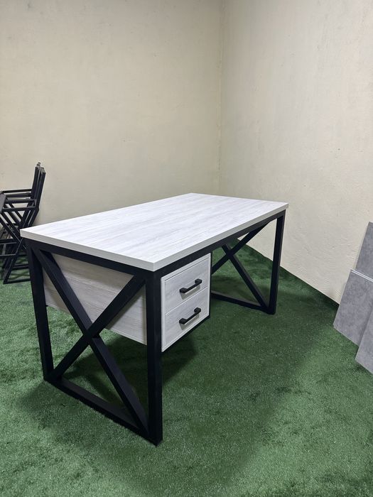 Стол в стиле лофт