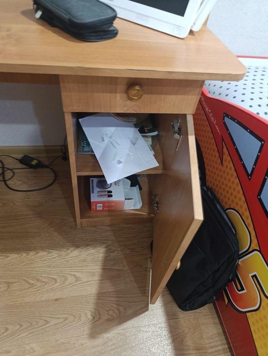 Продам стол письменный