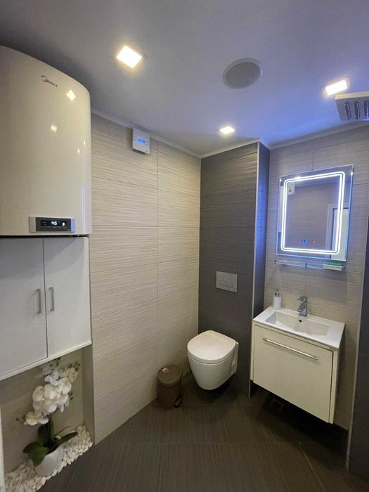 Дава се под наем Двустаен апартамент в Бургас, Център - 56 кв.м за 40.8 € - Снимка #3