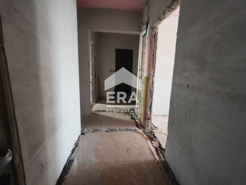 ЕКСКЛУЗИВНО! ЕРА Дръстър предлага за продажба тристаен тухлен апартаме