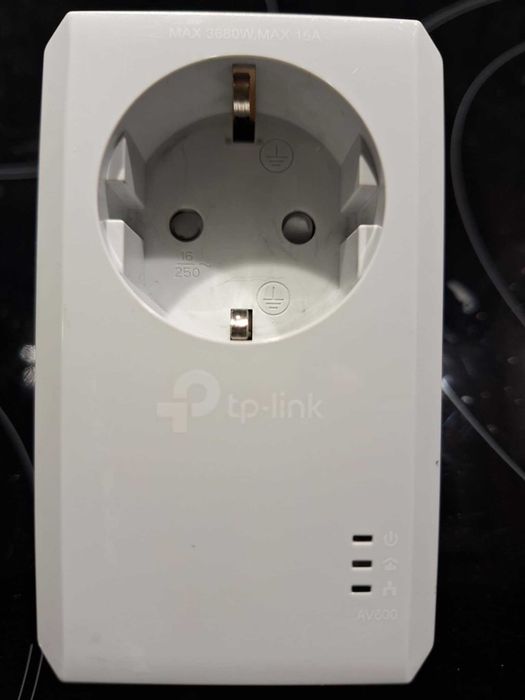 Powerline адаптер TP-LINK TL-PA4010P KIT с изведен контакт