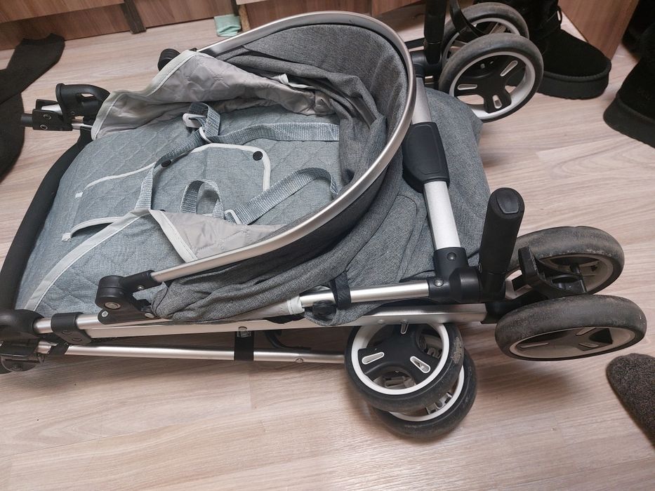 Детская прогулочная коляска