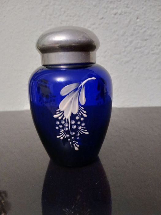 Чайница кобальт.