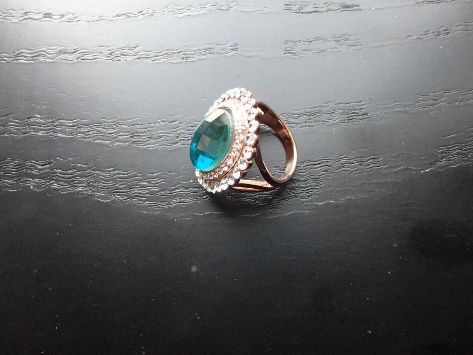 Кольцо позолоченное с кристаллами Swarovski