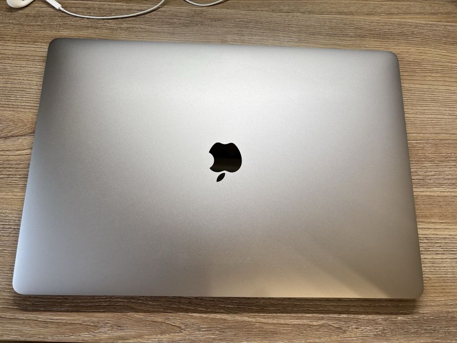 Macbook Pro 16 в хорошем состоянии