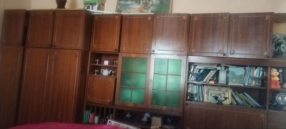 Продам две стенки, российские б/у