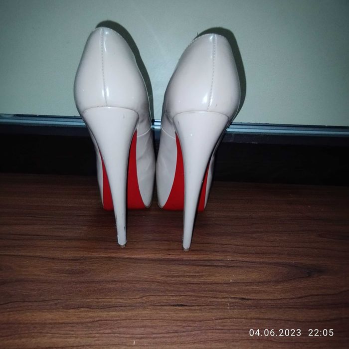Туфли женские , лабутены