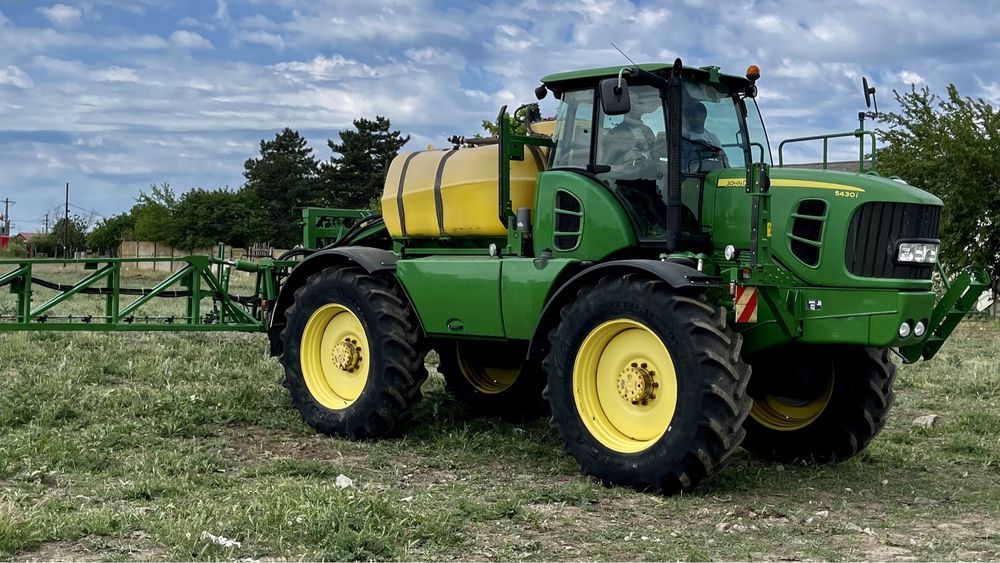 Autopropulsata tratamente John Deere 5430i, 2009, stare exceptionala