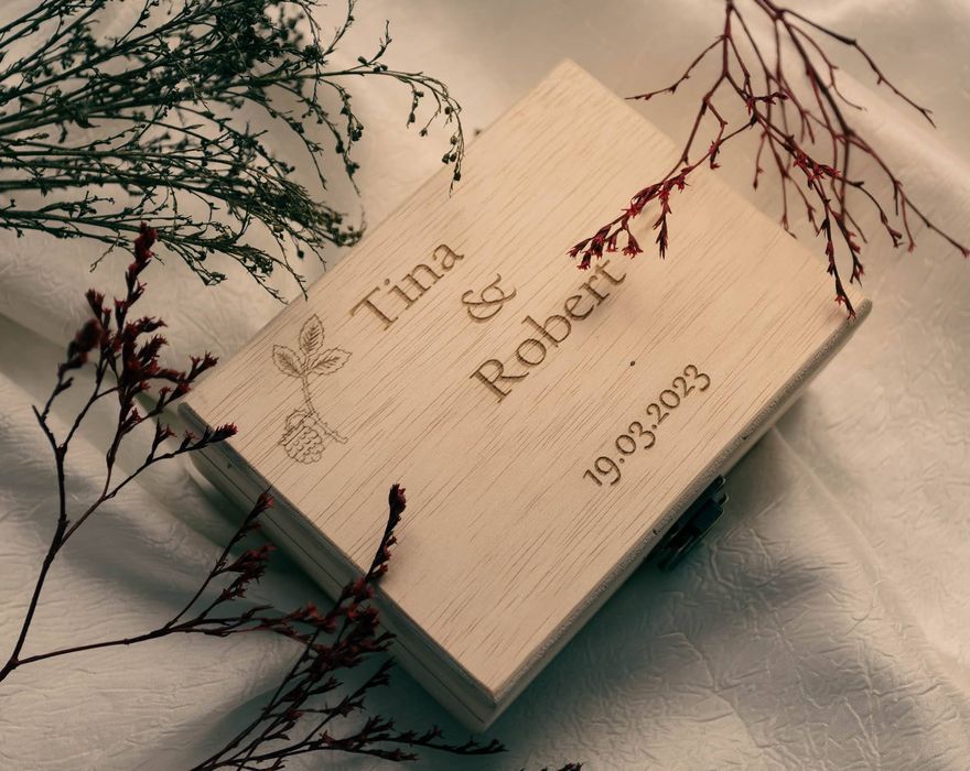 Cutie lemn gravata pentru depozitare poze nunta ,botez,18x15x6 cm