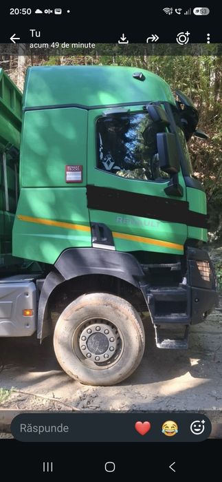 Camion forestier cu macara