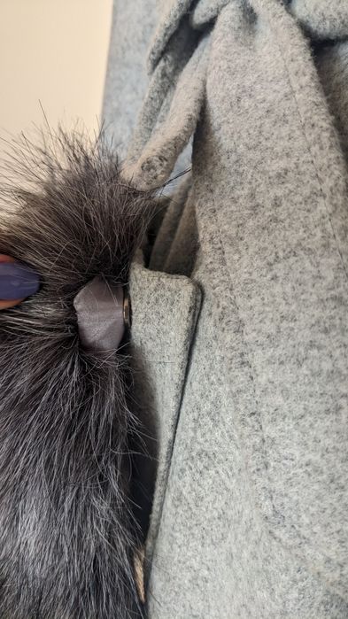 Palton subțire griu cu buzunare din blăniță artificială