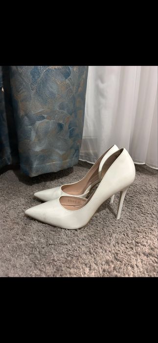 Pantofi cu toc/ tocuri perfecte pentru orice eveniment