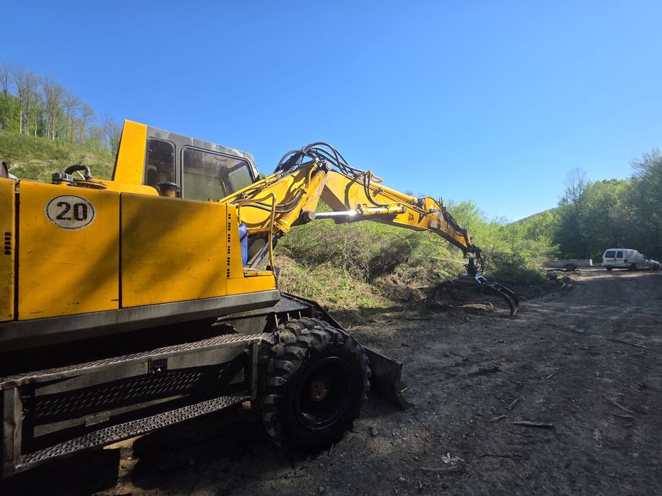 Excavator 15 tone JCB JS130W pe roti webasto