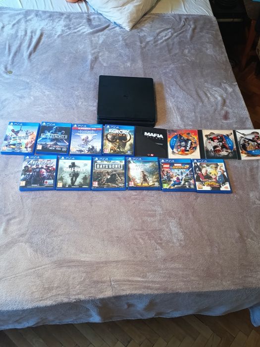 Продавам ps4 с 13 игри