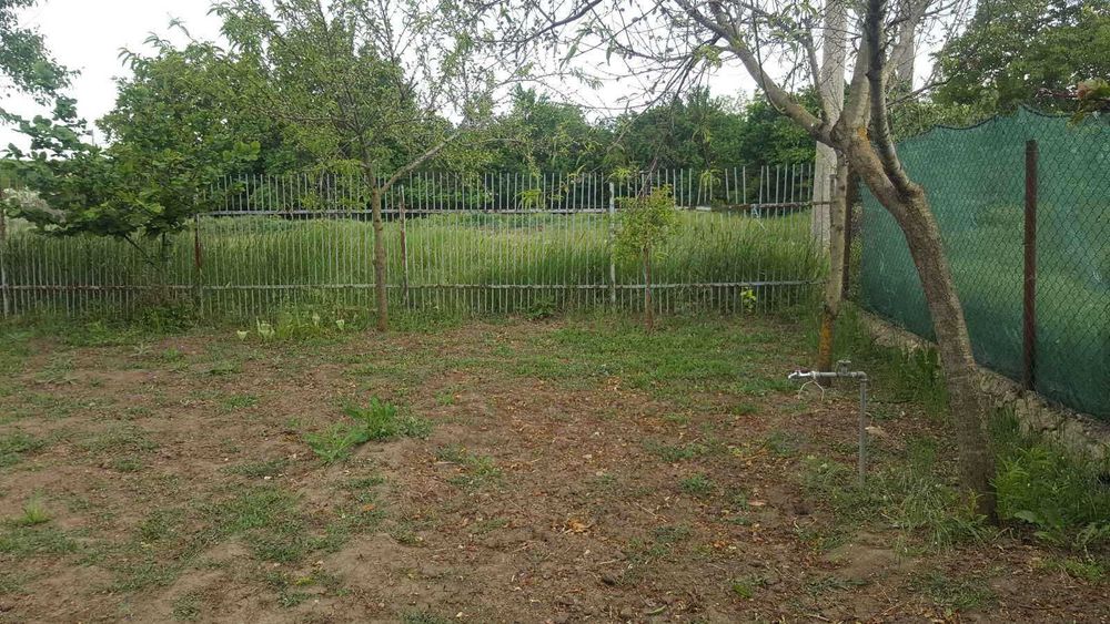 Продавам къща с двор в село червенци