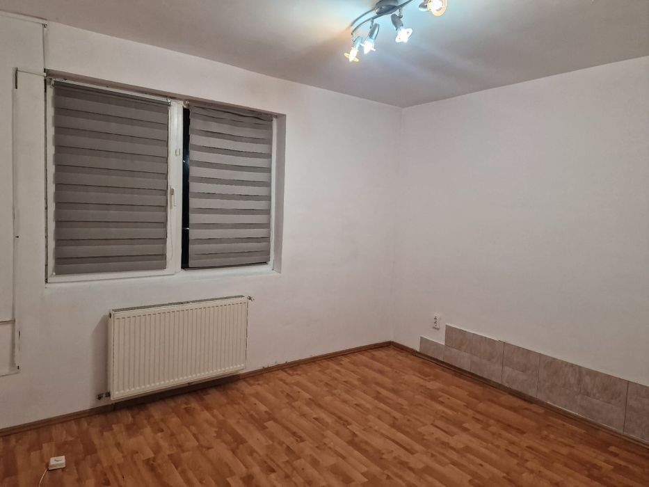 P.F. VAND  spatiu comercial in Floresti zona str. cetatii 50mp