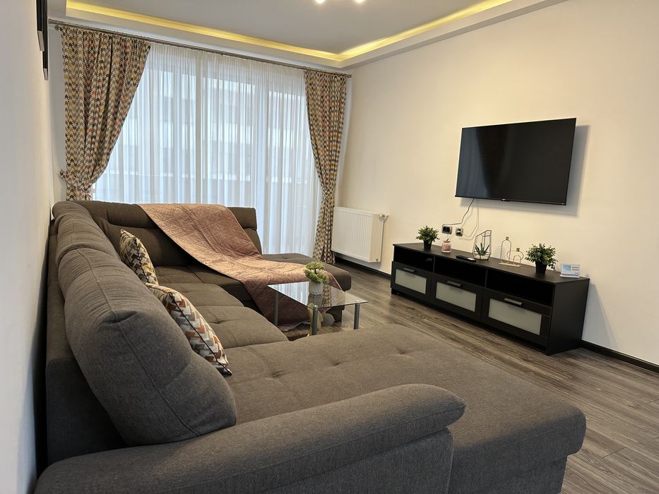 BV Studios &Apartaments LUX Regim Hotelier Coresi 1-2-3 cam by GLAM