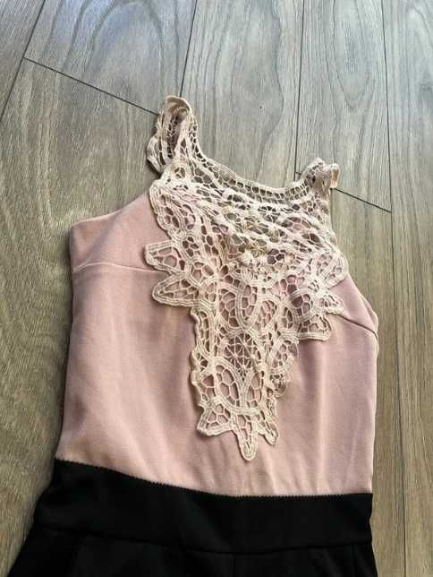Salopetă elegantă roz negru, mărimea S – dantelă, foarte bună