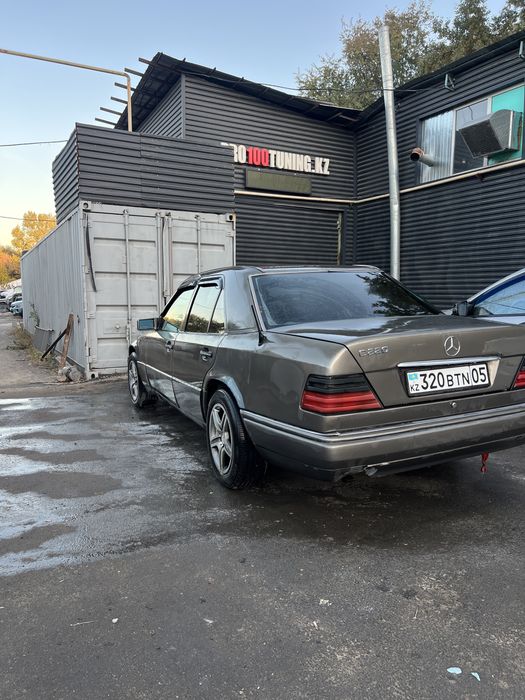 Продам мерс 124 е200
