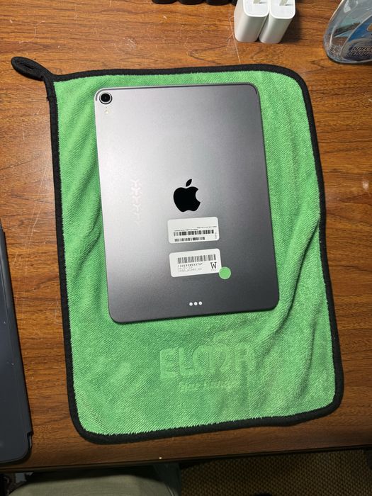 Ipad pro 11   64 gb wifi keyboard