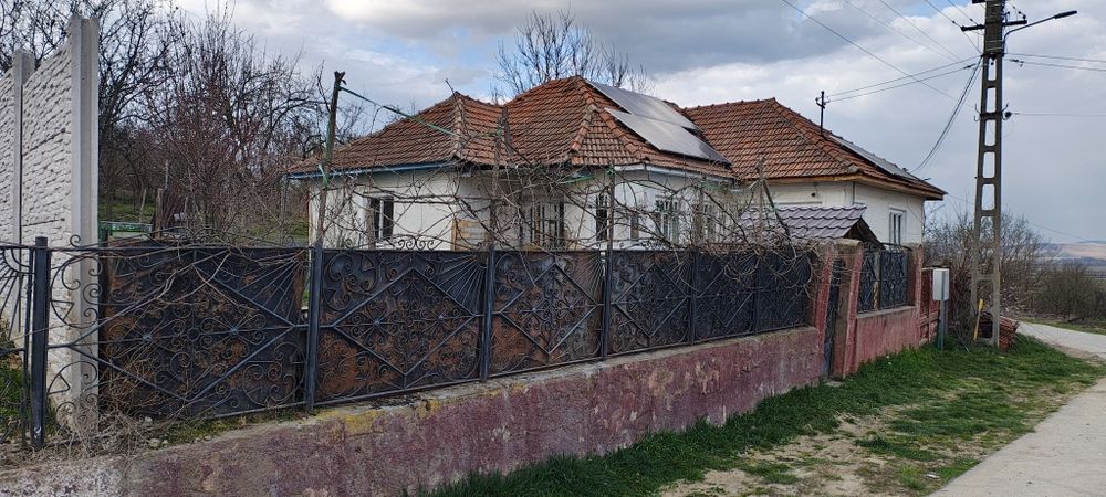 Casa mare sat Maceu, 3 camere,bucatarie,hol,baie