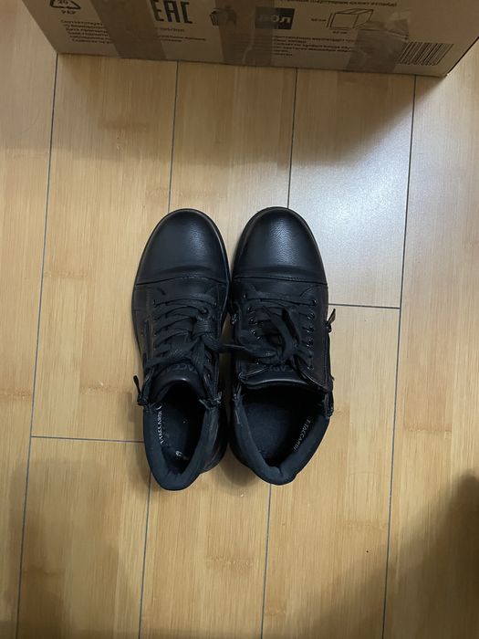 Ботинки на мальчика 37