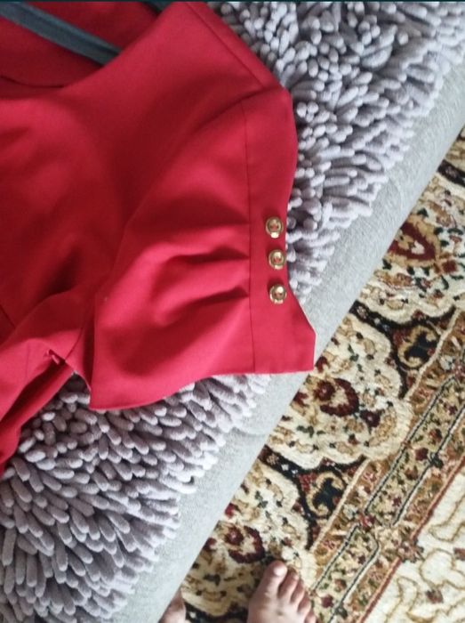 Продам платье красное