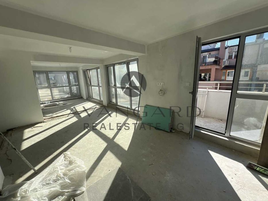 Продава се Четиристаен апартамент в Пловдив, Кършияка - 184 кв.м за 1799 €/кв.м - Снимка #1