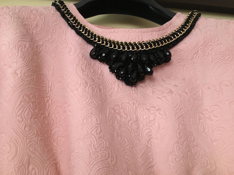 Rochie scurta roz din brocard -mar 36 MissGrey