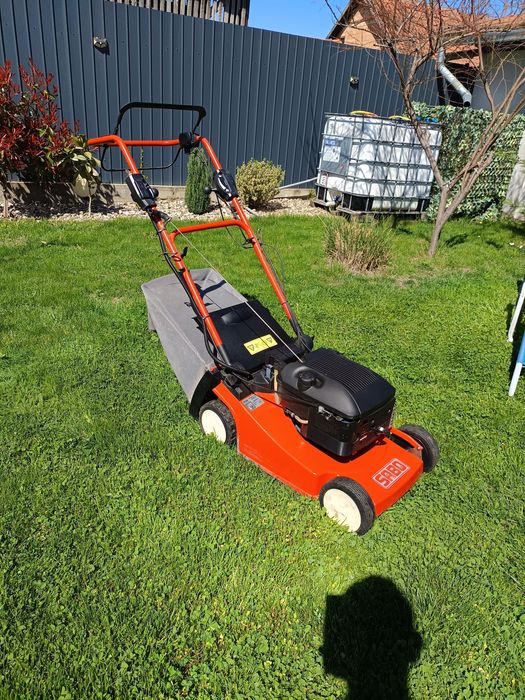 Mașină tuns iarba cu tracțiune