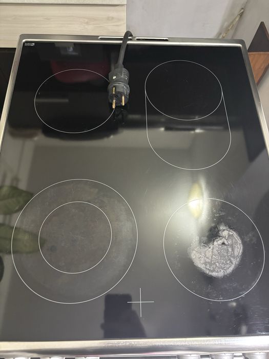 AEG- печка с керамични котлони.