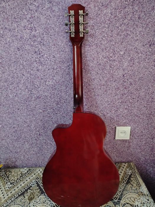 39 - dyumli akustik gitara sotiladi