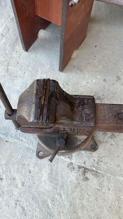 Советские тиски большие