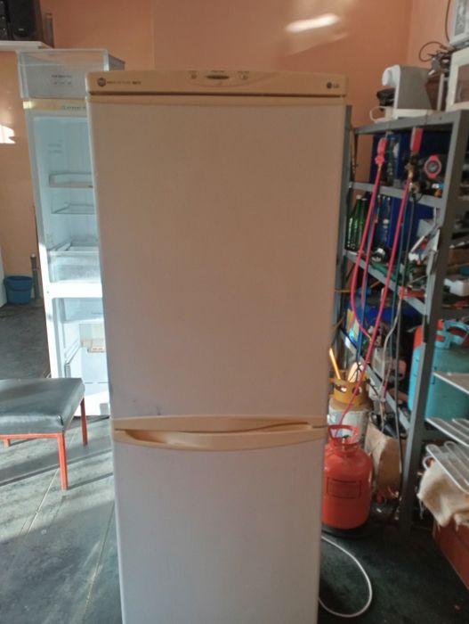 Продам холодильник