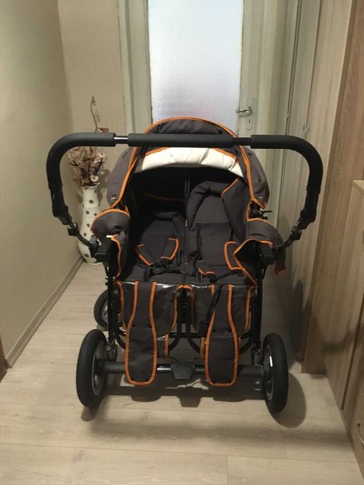 Продавам запазена количка за близнаци ZEKIWA