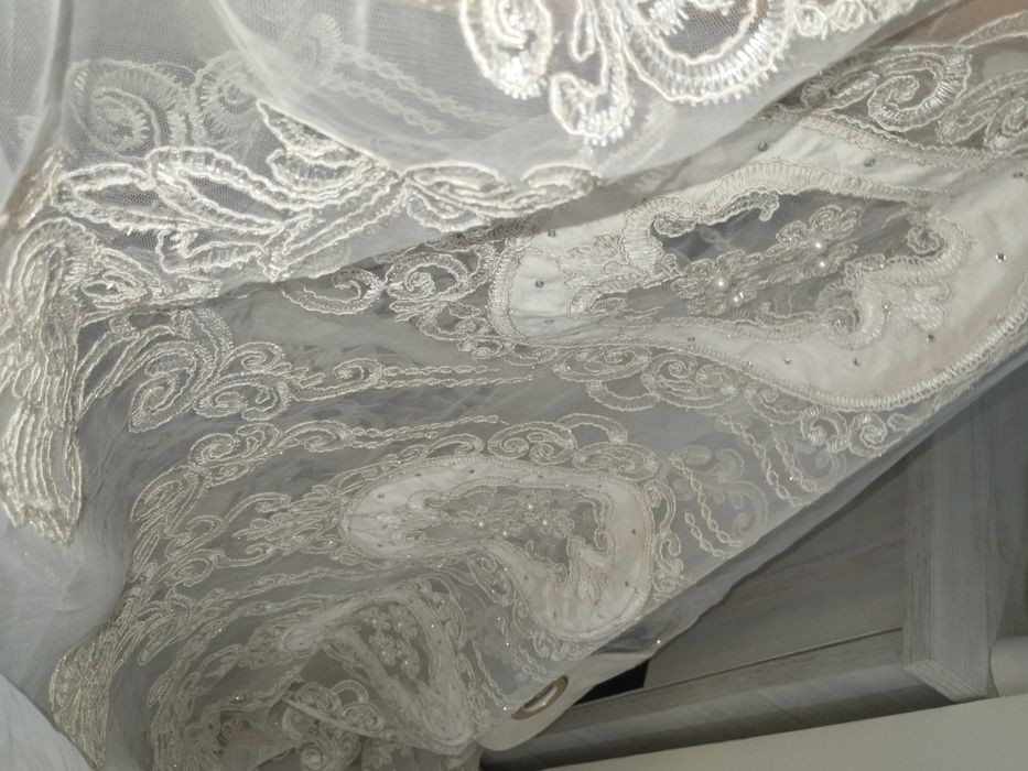 Парда сотилади кружевали