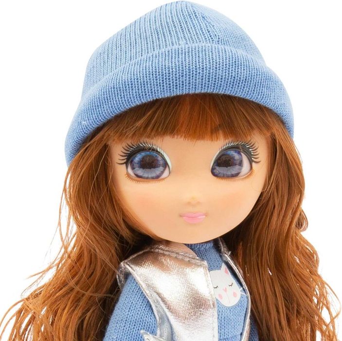 UNIQUE EYES Кукла с реалистични кристални очи зимни дрехи и шейна