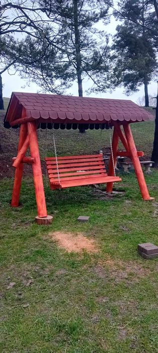 Leagăn rustic din bile de brad