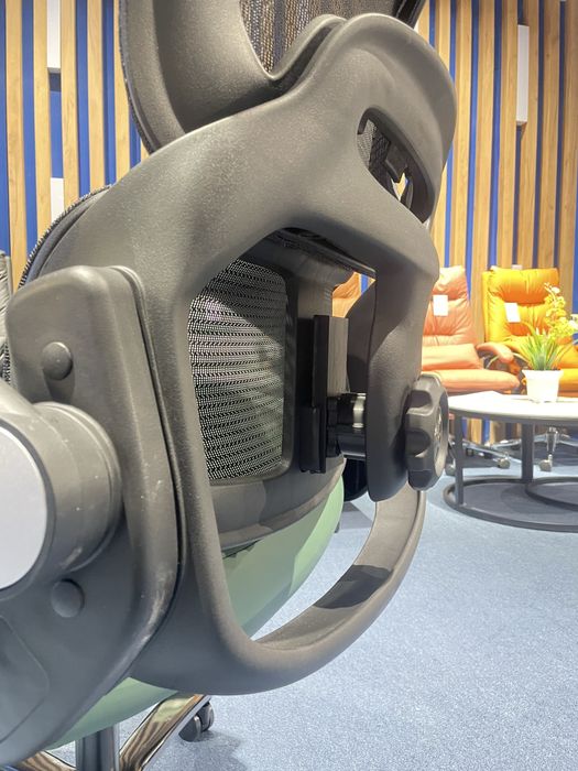 Офисное кресло для руководителя Mustang с макс нагрузкой до 200 кг