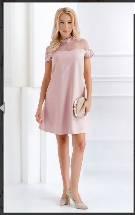 Елегантна рокля в цвят пудра