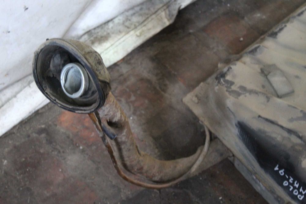 Дизелов резервоар с гърловина Фолксваген поло Volkswagen polo mk2 1991