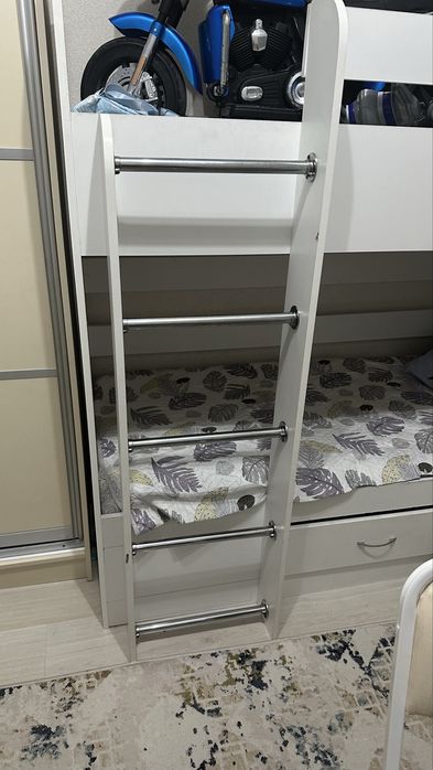 Двухярустная кровать продается