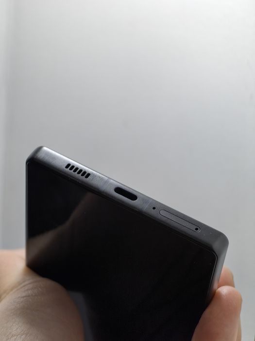 ZTE Nubia Z70 Ultra 12/256 Gb sotiladi