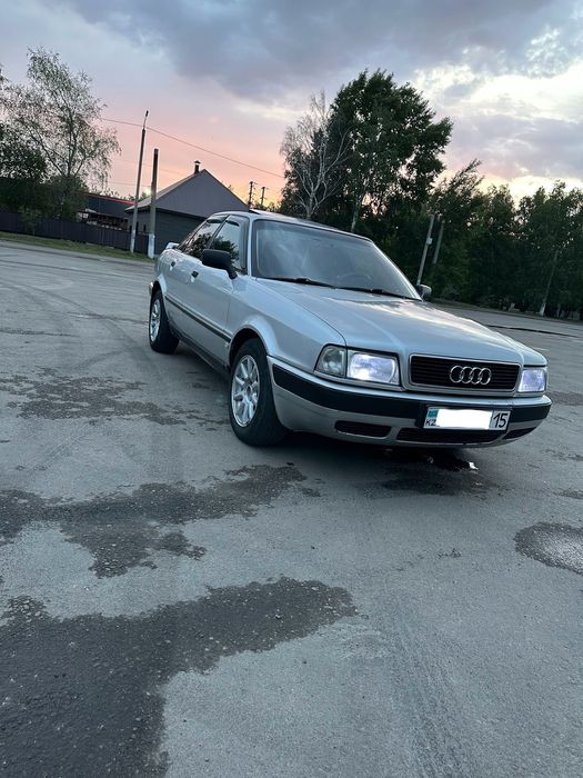 Машина  Ауди 80 Б4