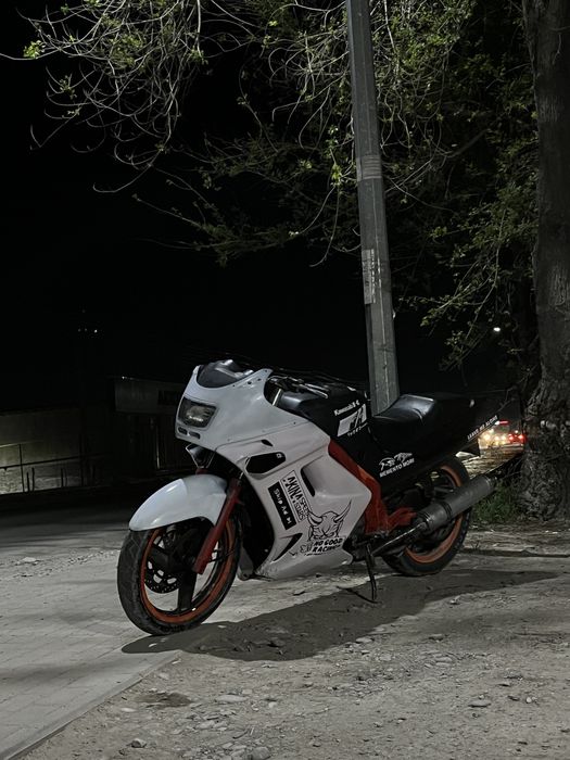 Срочно денги нужныКавасаки 250 2целиндр