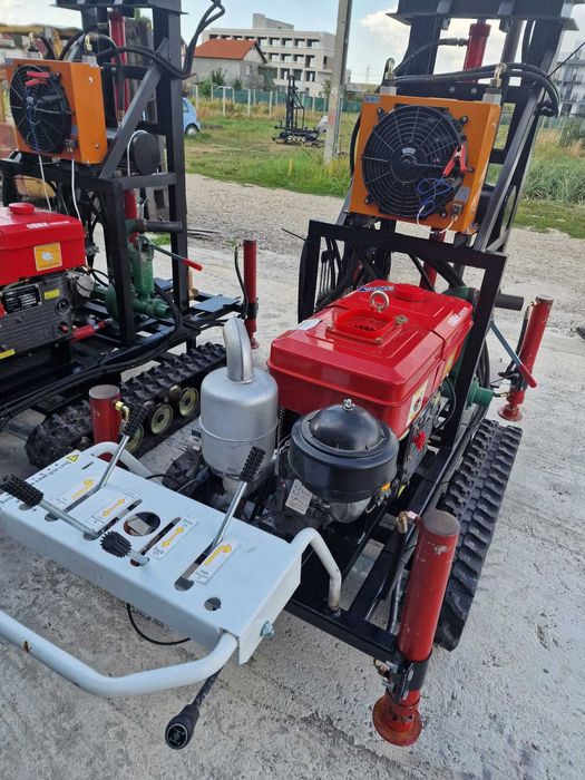 Vând mașină de foraj hidraulică cu accesorii complete,100 m de prajina