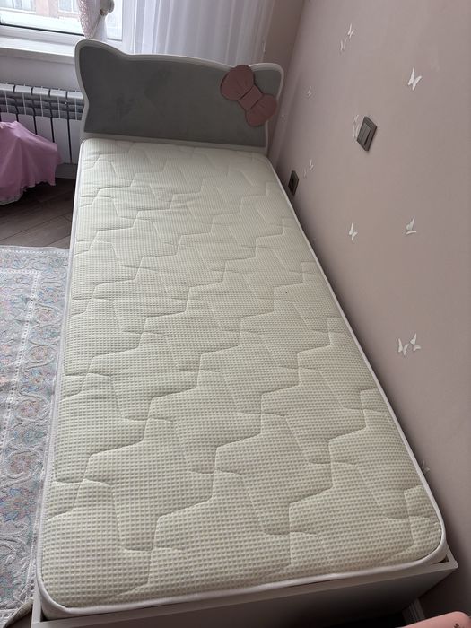 Детская кровать с матрасом Hello kitty